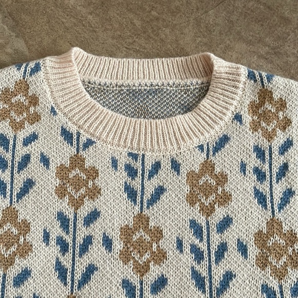 Floral Pattern Sweater - Picture 7 of 9